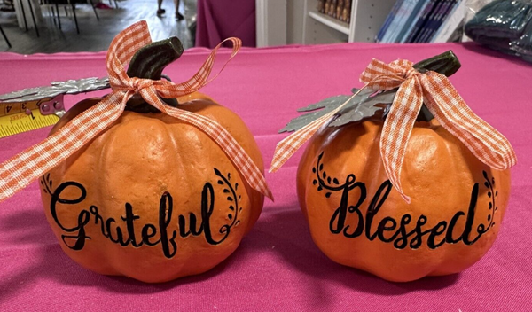 2 Thanksgiving Sentiment Pumpkins  Grateful  Blessed 4" RETIRED Valerie Parr Hil